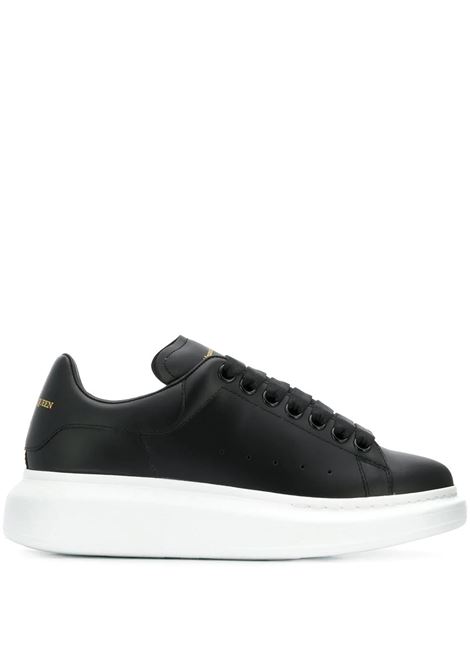 Sneakers Oversize Nere Con Suola Bianca ALEXANDER MCQUEEN | 553770-WHGP01000