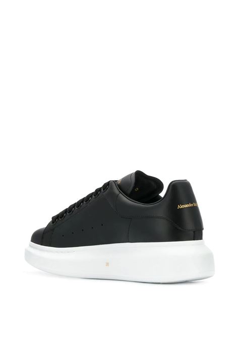 Sneakers Oversize Nere Con Suola Bianca ALEXANDER MCQUEEN | 553770-WHGP01000