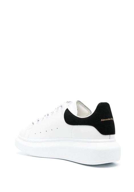 Sneakers Oversize Bianche Con Spoiler In Suede Nero ALEXANDER MCQUEEN | 553770-WHGP79061