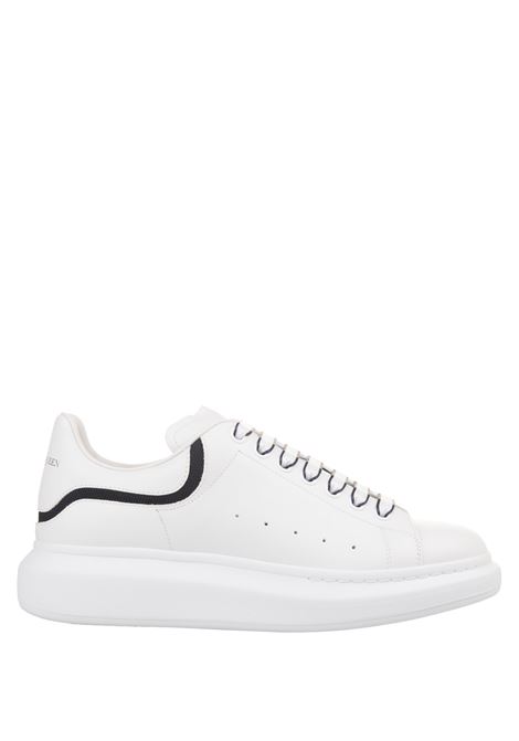 Sneakers Oversize Bianche Con Inserto Blu Navy Sul Tallone ALEXANDER MCQUEEN | 794506-WIEEW9095