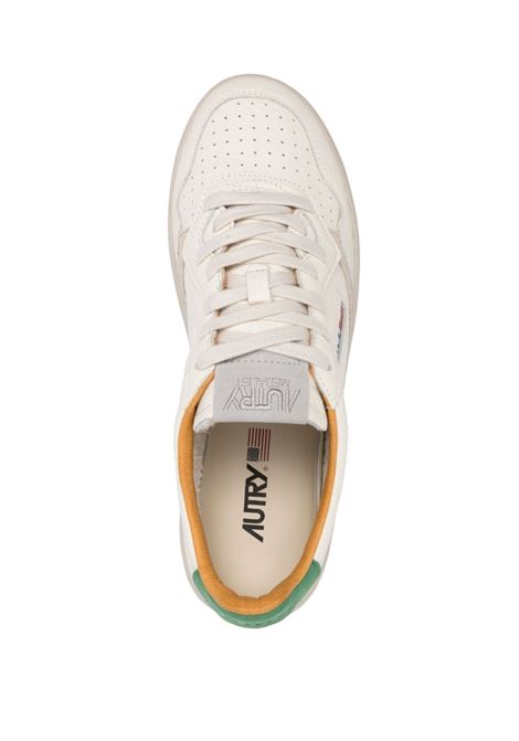 Medalist Low Sneakers In White Leather And Green Suede AUTRY | AULMLE17