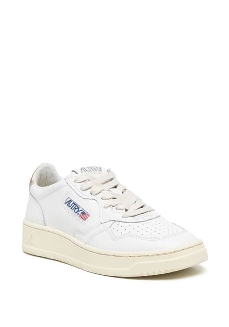 Medalist Low Sneakers In White and Gold Leather AUTRY | AULWLL06