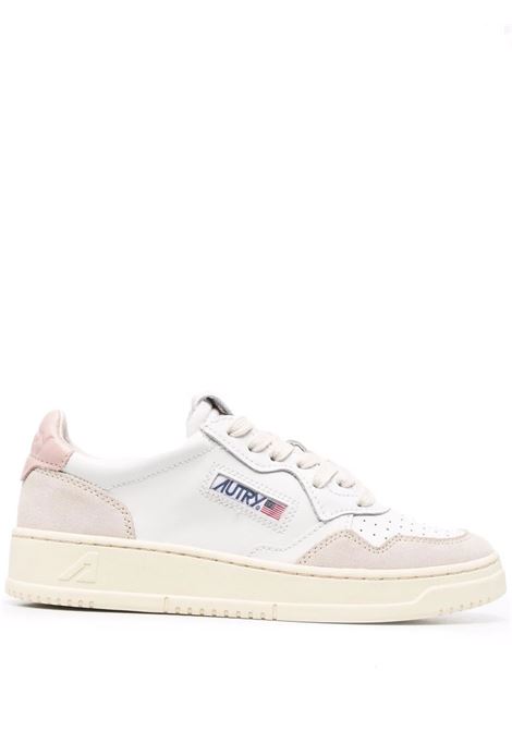 Medalist Low Sneakers In White and Pink Suede and Leather AUTRY | AULWLS37