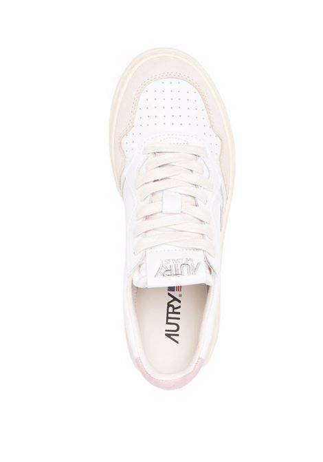 Medalist Low Sneakers In White and Pink Suede and Leather AUTRY | AULWLS37