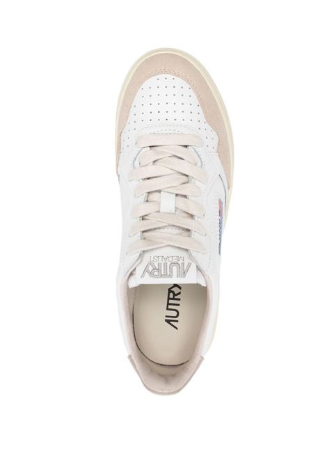 Sneakers Medalist Low In Suede e Pelle Bianca e Beige AUTRY | AULWLS58