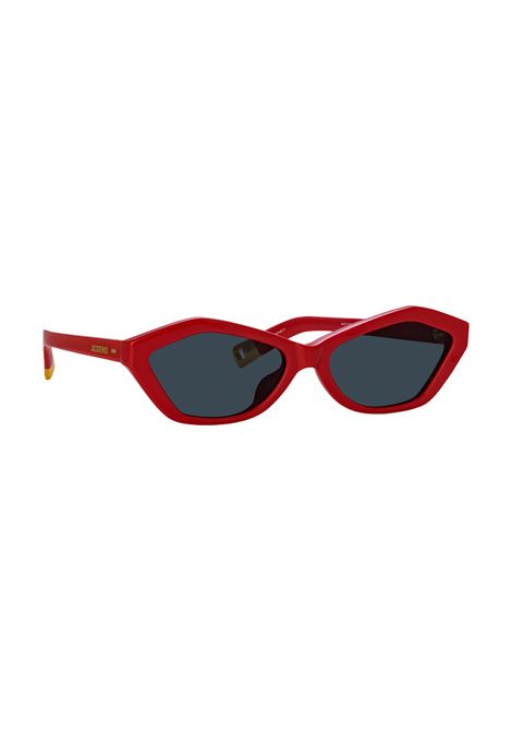Les Lunettes Bambino Sunglasses In Red JACQUEMUS | JAC42C2SUNRED/YELLOW GOLD/GREY