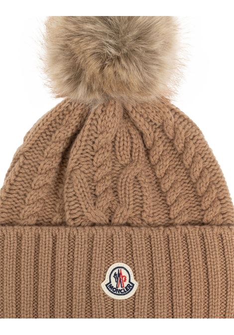 Berretto Beige In Lana e Cashmere Con Pompon MONCLER | 3B000-29 M4506234