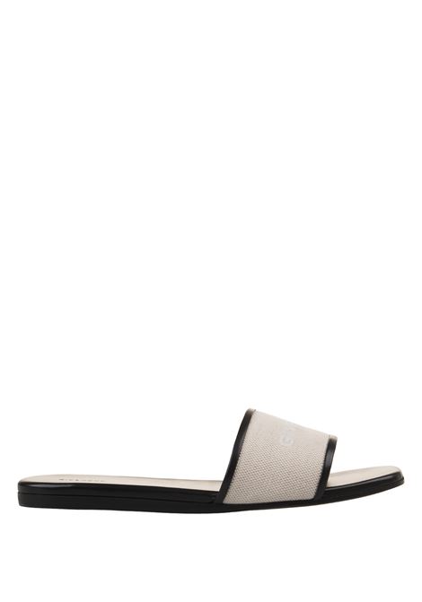 GIVENCHY 4G Embroidered Flat Slides In White And Black GIVENCHY | BE3086E24A257